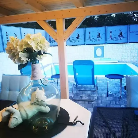 Kuca Za Odmor Pobor Tatil Evi Jadranovo